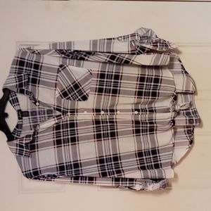 Women's 2x top, justify brand, white,navy and burgundy colors.